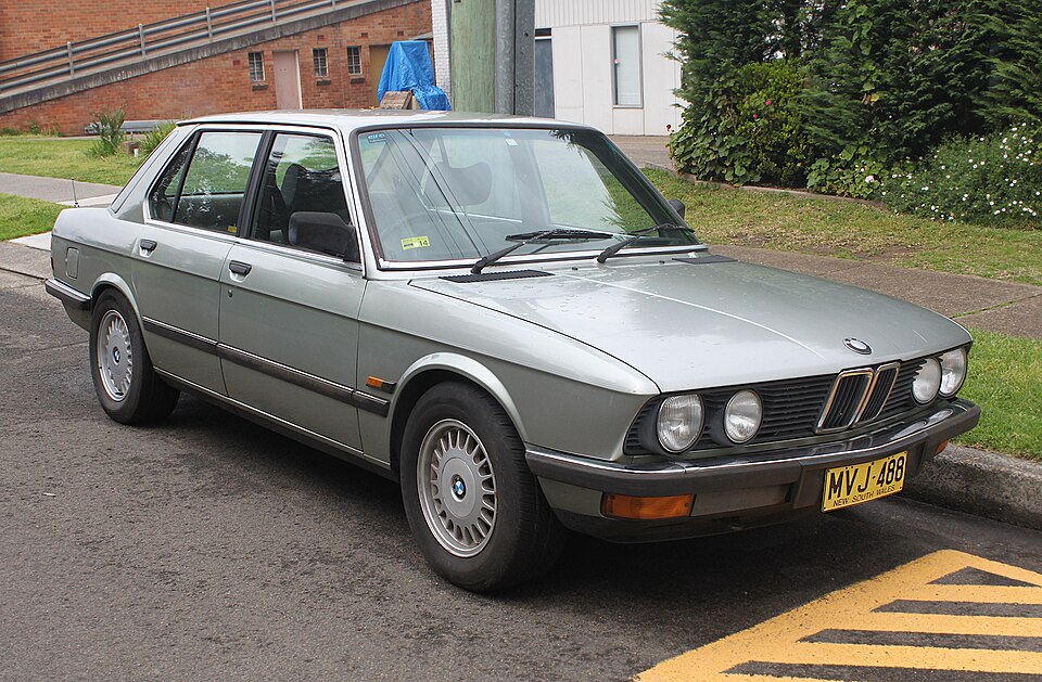 BMW 5 Series E28 — представитель поколения